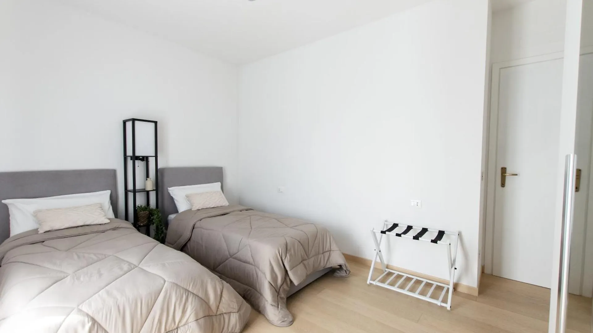 We Home - Larga32 House Bologna Italy